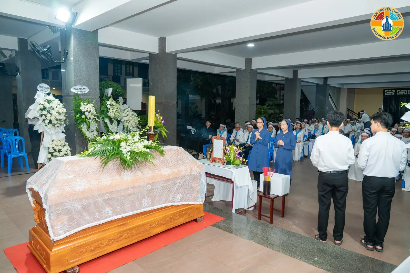 HÌNH ẢNH: Giáo xứ Ba Ngòi Cầu lễ chung & Canh thức cầu nguyện cho  Linh Hồn Linh Mục PHAOLÔ TRƯƠNG ĐỨC THẮNG - Ảnh 3
