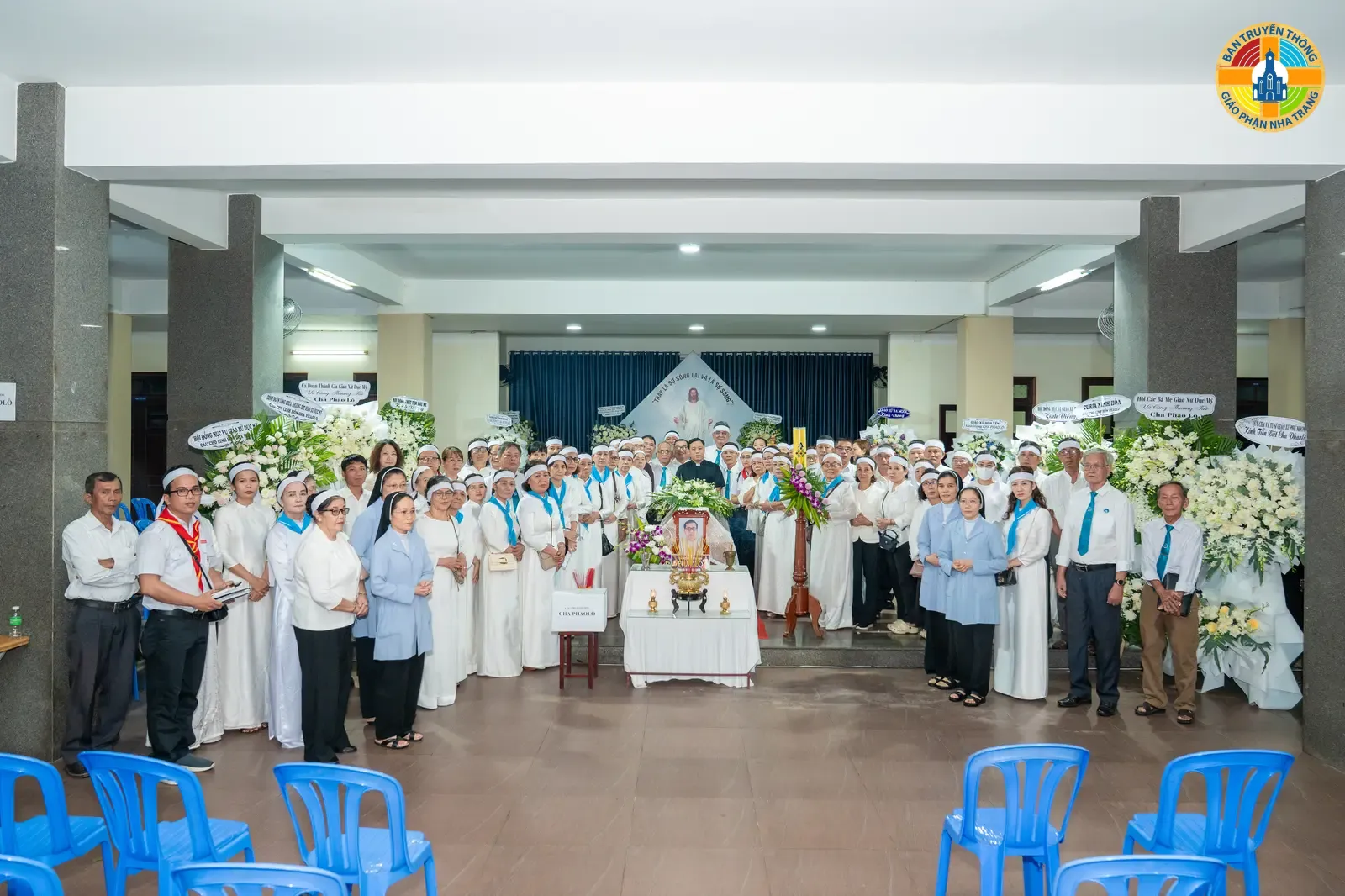 HÌNH ẢNH: Giáo xứ Ba Ngòi Cầu lễ chung & Canh thức cầu nguyện cho  Linh Hồn Linh Mục PHAOLÔ TRƯƠNG ĐỨC THẮNG - Ảnh 4