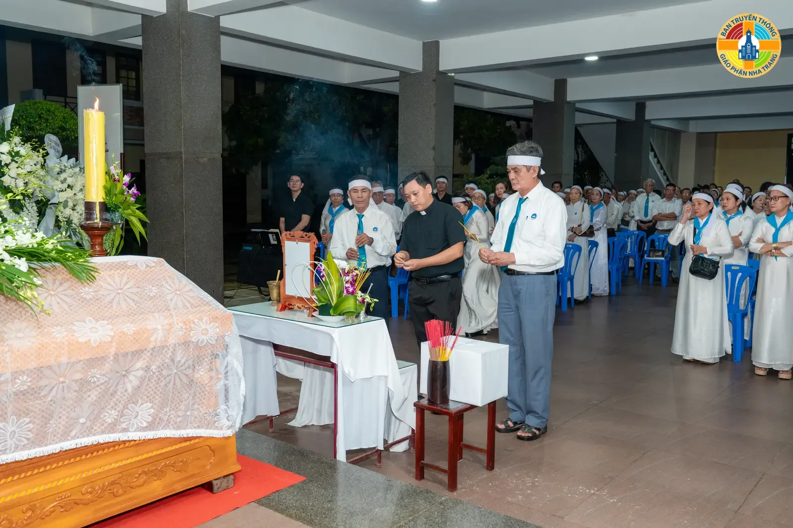 HÌNH ẢNH: Giáo xứ Ba Ngòi Cầu lễ chung & Canh thức cầu nguyện cho  Linh Hồn Linh Mục PHAOLÔ TRƯƠNG ĐỨC THẮNG - Ảnh 5