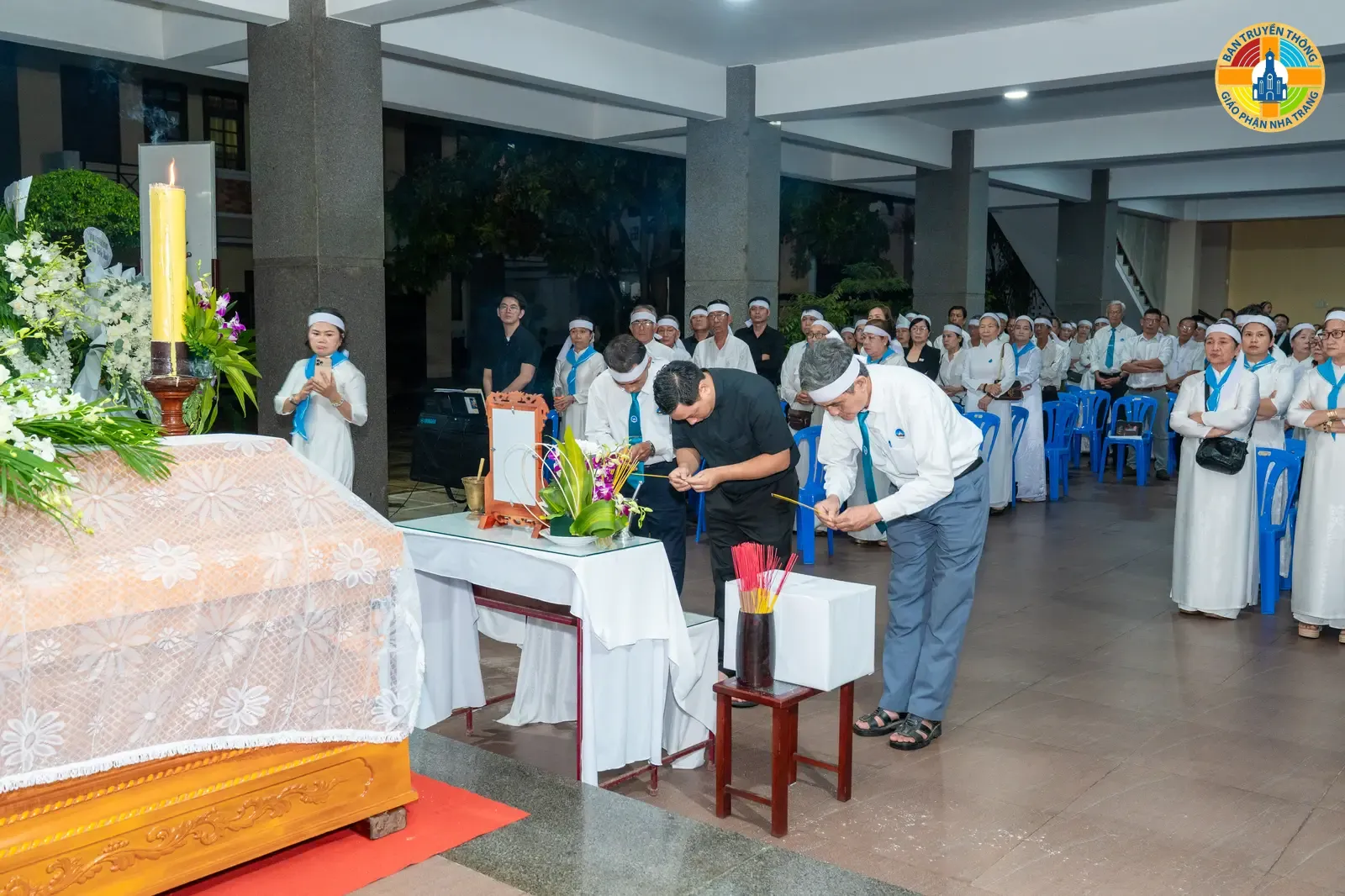 HÌNH ẢNH: Giáo xứ Ba Ngòi Cầu lễ chung & Canh thức cầu nguyện cho  Linh Hồn Linh Mục PHAOLÔ TRƯƠNG ĐỨC THẮNG - Ảnh 6