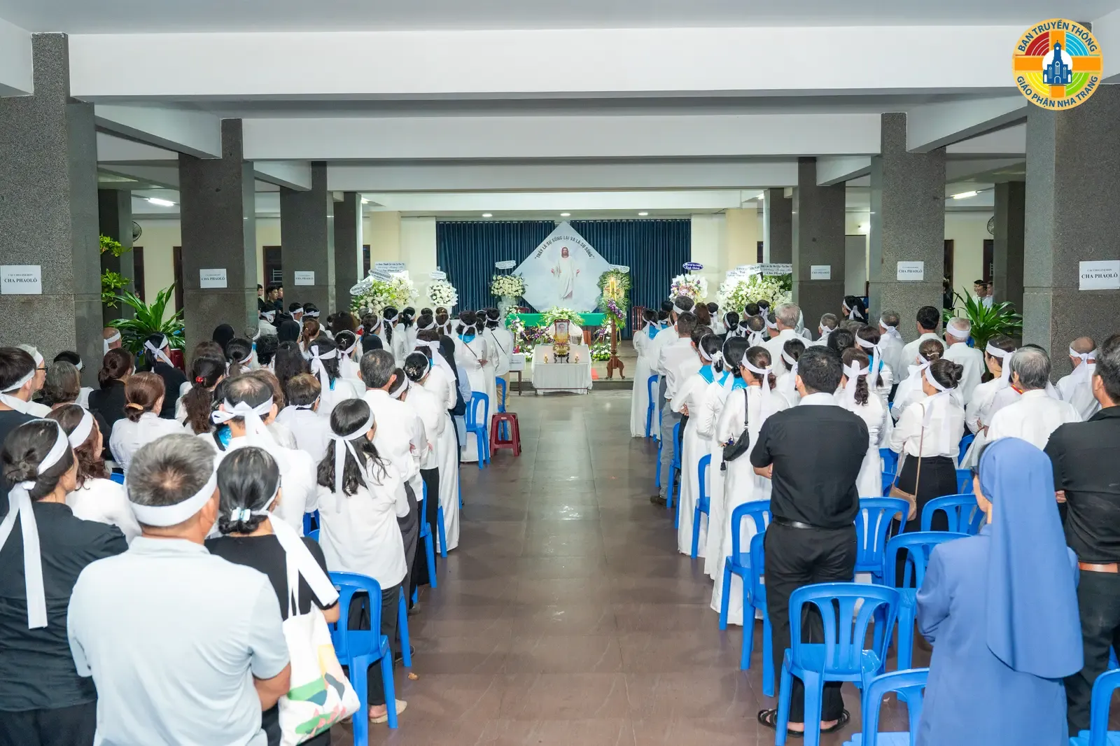 HÌNH ẢNH: Giáo xứ Ba Ngòi Cầu lễ chung & Canh thức cầu nguyện cho  Linh Hồn Linh Mục PHAOLÔ TRƯƠNG ĐỨC THẮNG - Ảnh 7