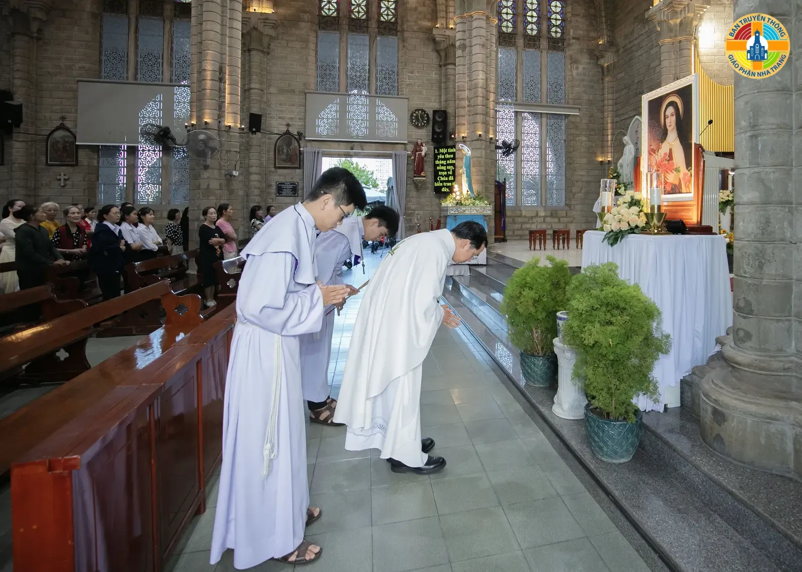 HÌNH ẢNH: Giáo xứ Chánh Tòa mừng Lễ kính thánh Têrêsa Hài Đồng Giêsu - Bổn mạng Ca đoàn Têrêsa và 25 năm thành lập - Ảnh 5
