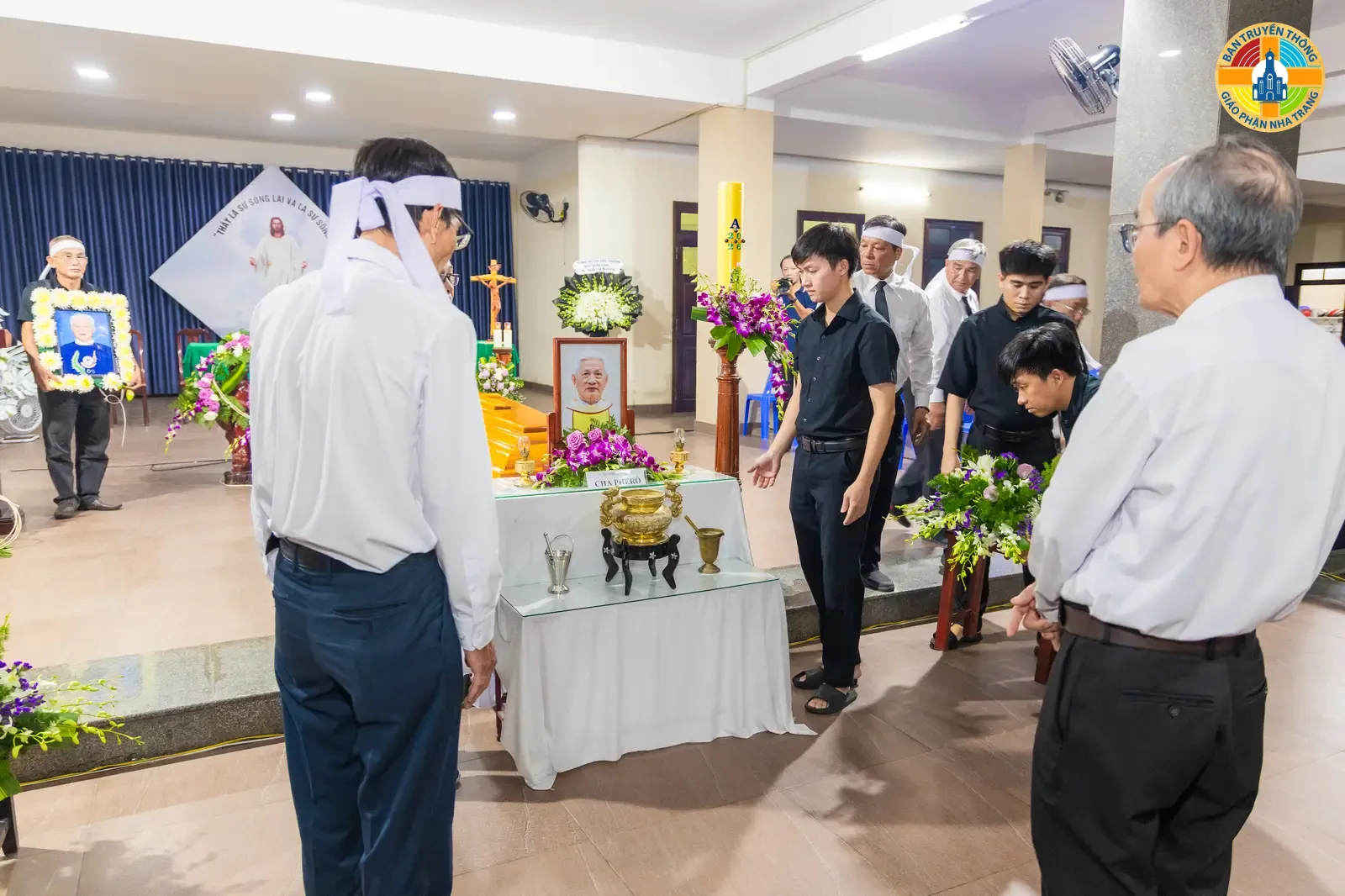 hinh-anh-nghi-thuc-don-linh-cuu-linh-muc-phero-truong-trai-ve-toa-giam-muc-nha-trang-gallery-52-1786196820.webp