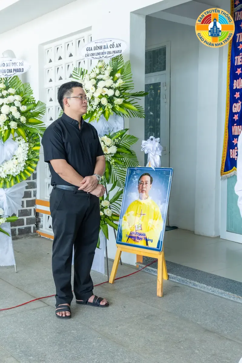 HÌNH ẢNH: Nghi thức tẩn liệm & Thánh lễ đưa chân LINH MỤC PHAOLÔ TRƯƠNG ĐỨC THẮNG tại Nhà thờ Giáo xứ Dục Mỹ - Ảnh 5