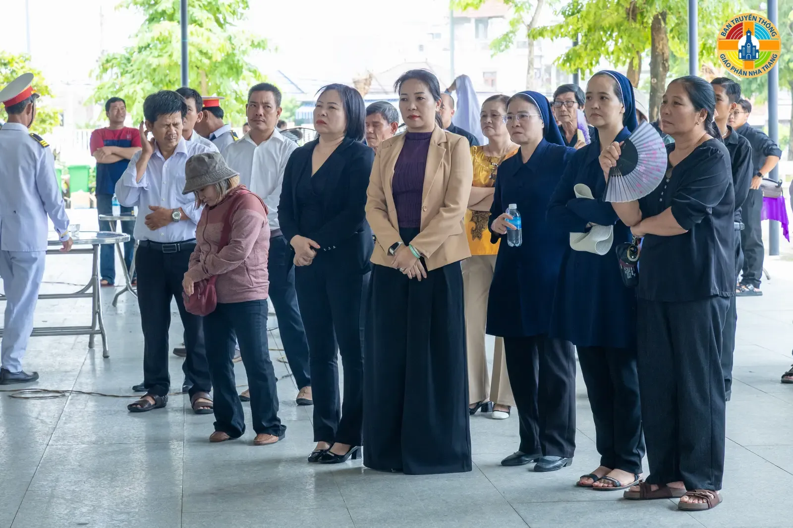 HÌNH ẢNH: Nghi thức tẩn liệm & Thánh lễ đưa chân LINH MỤC PHAOLÔ TRƯƠNG ĐỨC THẮNG tại Nhà thờ Giáo xứ Dục Mỹ - Ảnh 9