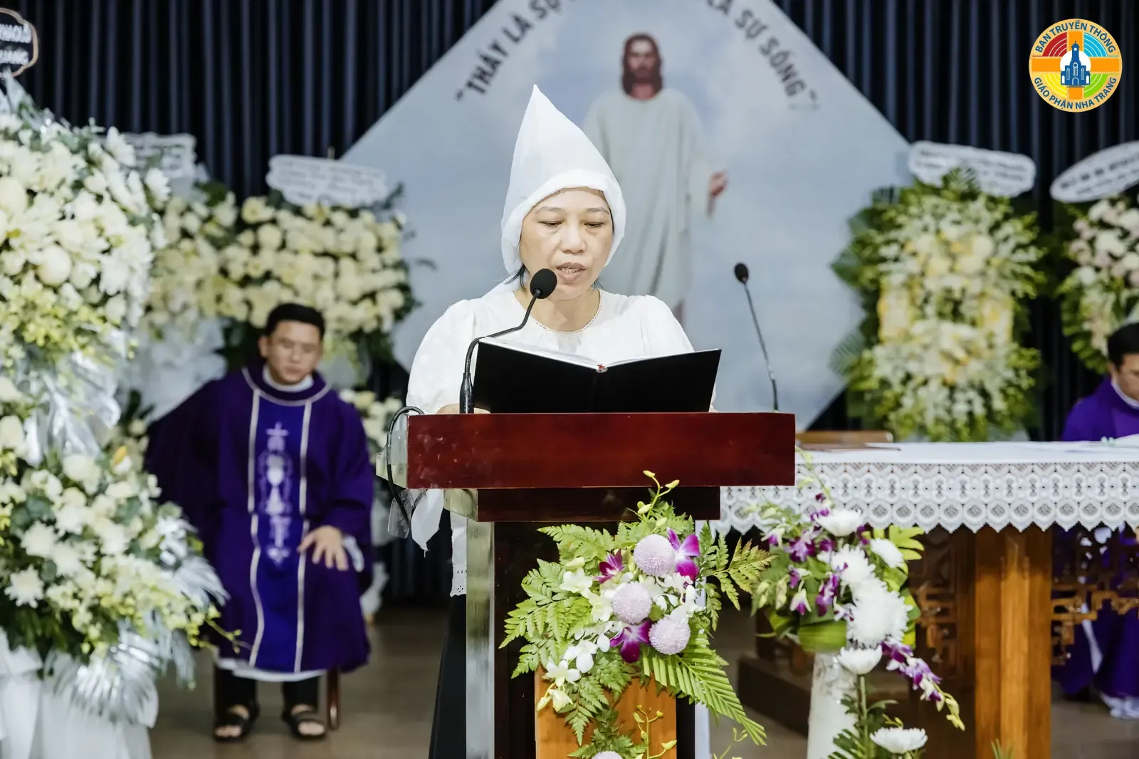HÌNH ẢNH: Thánh lễ của các Linh mục Hội đồng hương Phú Nhơn cầu nguyện cho Linh hồn Linh Mục Phaolô Trương Đức Thắng - Ảnh 11