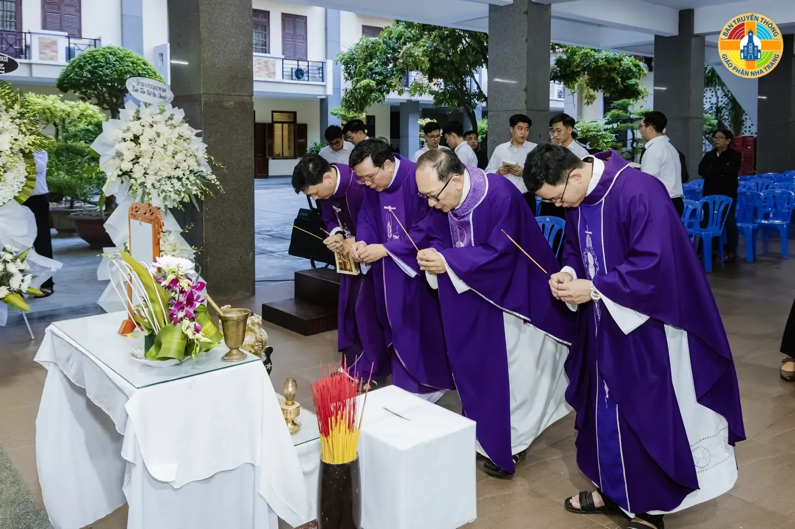 HÌNH ẢNH: Thánh lễ của các Linh mục Hội đồng hương Phú Nhơn cầu nguyện cho Linh hồn Linh Mục Phaolô Trương Đức Thắng - Ảnh 3