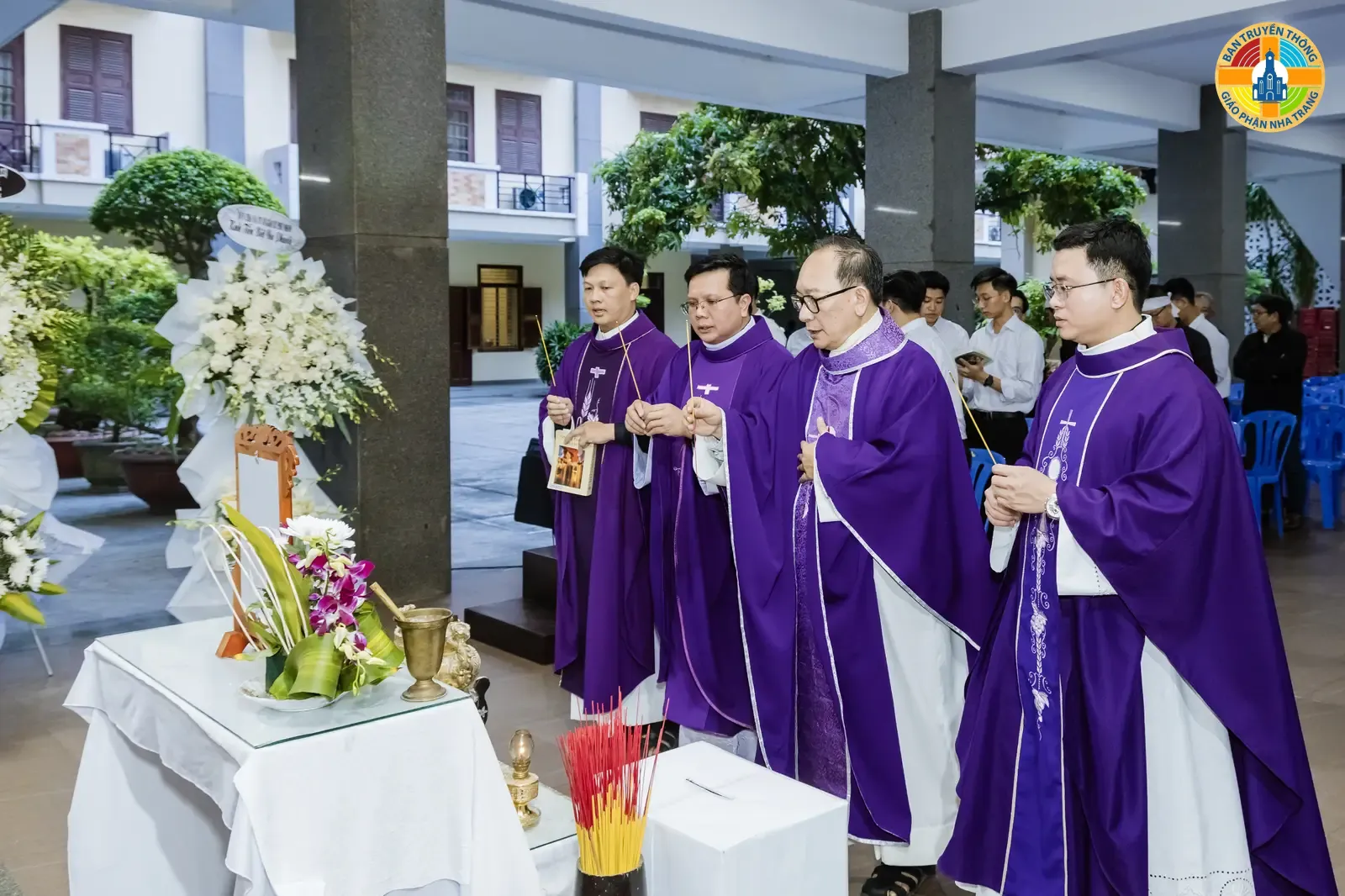 HÌNH ẢNH: Thánh lễ của các Linh mục Hội đồng hương Phú Nhơn cầu nguyện cho Linh hồn Linh Mục Phaolô Trương Đức Thắng - Ảnh 4