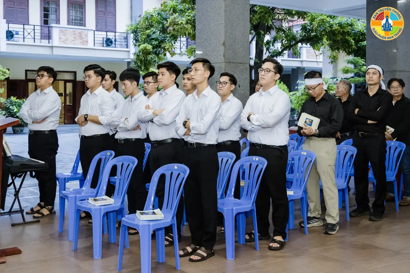 HÌNH ẢNH: Thánh lễ của các Linh mục Hội đồng hương Phú Nhơn cầu nguyện cho Linh hồn Linh Mục Phaolô Trương Đức Thắng - Ảnh 7