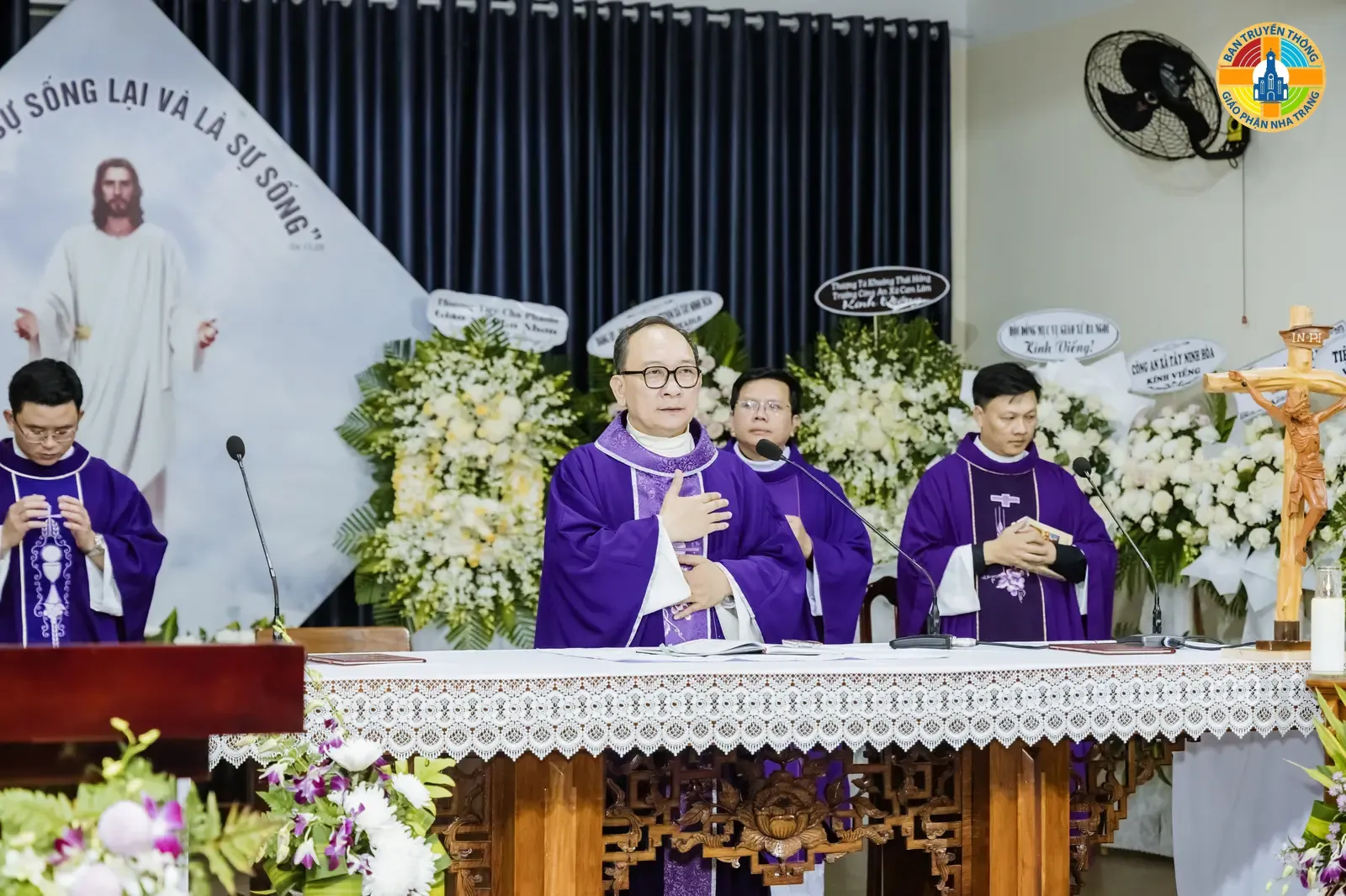 HÌNH ẢNH: Thánh lễ của các Linh mục Hội đồng hương Phú Nhơn cầu nguyện cho Linh hồn Linh Mục Phaolô Trương Đức Thắng - Ảnh 8
