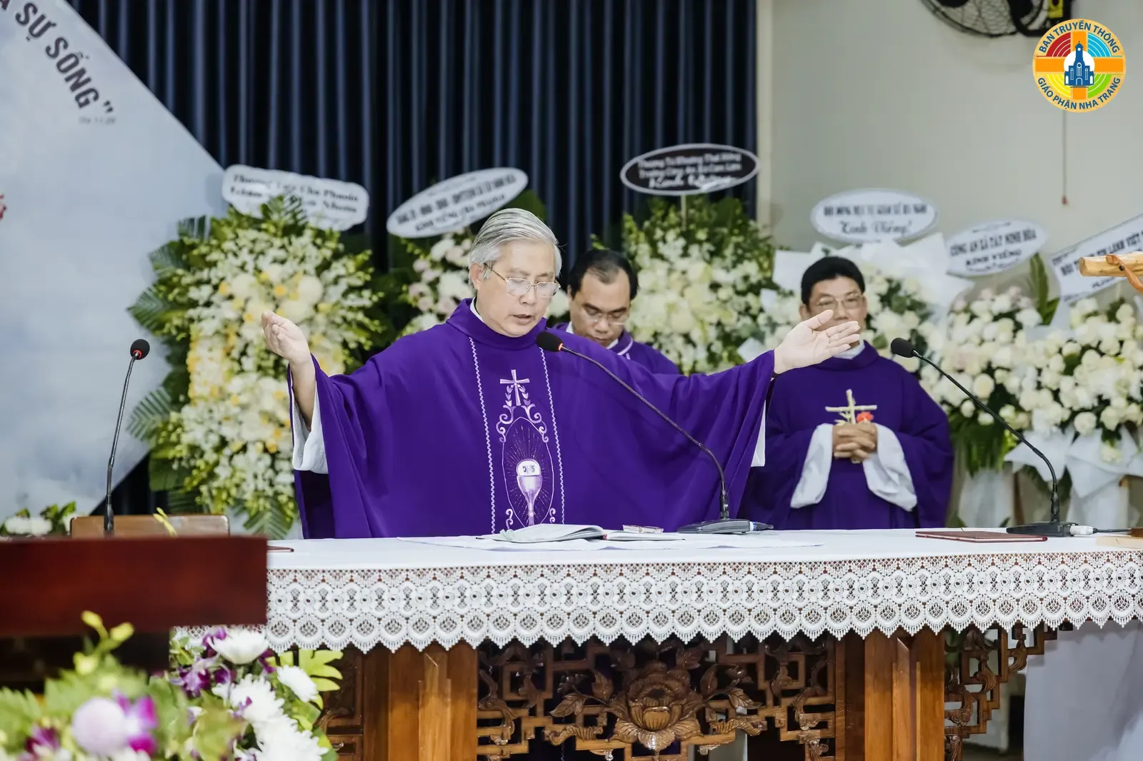 HÌNH ẢNH: Thánh lễ - Linh mục các Giáo hạt Cam Lâm và Cam Ranh cầu nguyện cho Linh hồn Linh Mục Phaolô Trương Đức Thắng - Ảnh 2