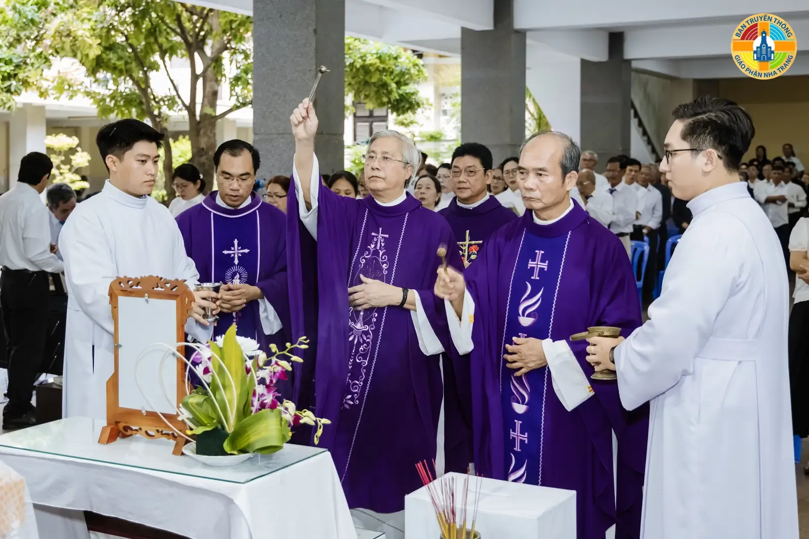 HÌNH ẢNH: Thánh lễ - Linh mục các Giáo hạt Cam Lâm và Cam Ranh cầu nguyện cho Linh hồn Linh Mục Phaolô Trương Đức Thắng - Ảnh 3