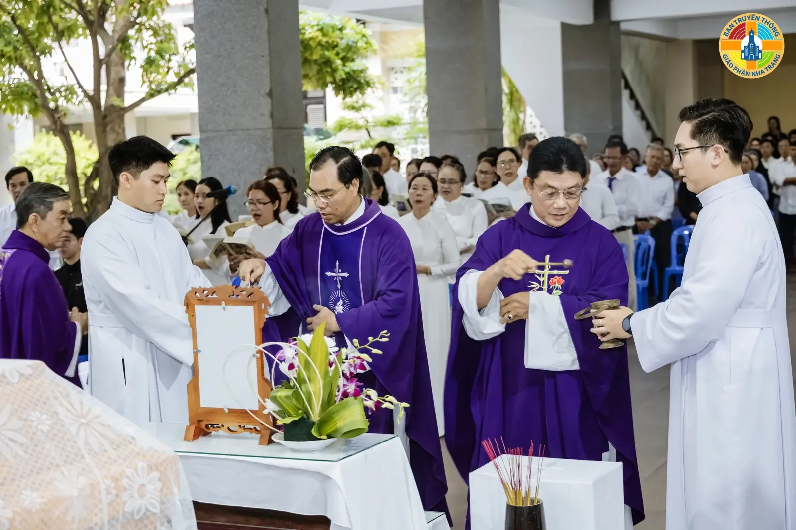 HÌNH ẢNH: Thánh lễ - Linh mục các Giáo hạt Cam Lâm và Cam Ranh cầu nguyện cho Linh hồn Linh Mục Phaolô Trương Đức Thắng - Ảnh 5