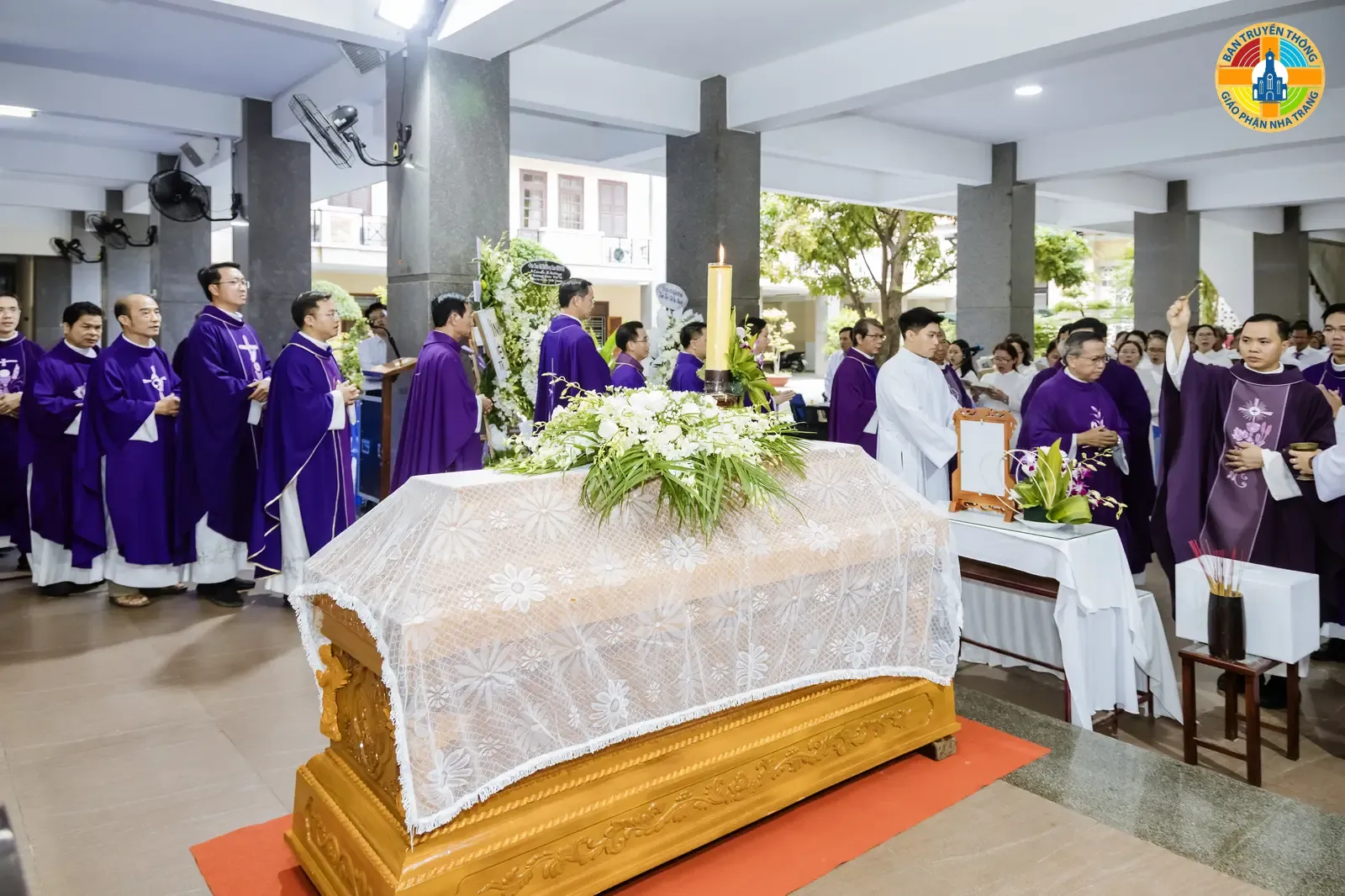 HÌNH ẢNH: Thánh lễ - Linh mục các Giáo hạt Cam Lâm và Cam Ranh cầu nguyện cho Linh hồn Linh Mục Phaolô Trương Đức Thắng - Ảnh 8