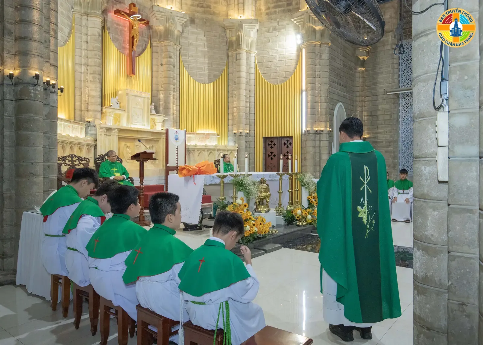 Hình ảnh và Lời cám ơn trong Thánh lễ Chia tay Cha Phó Giacôbê - Giáo xứ Chánh Tòa Nha Trang - Ảnh 4