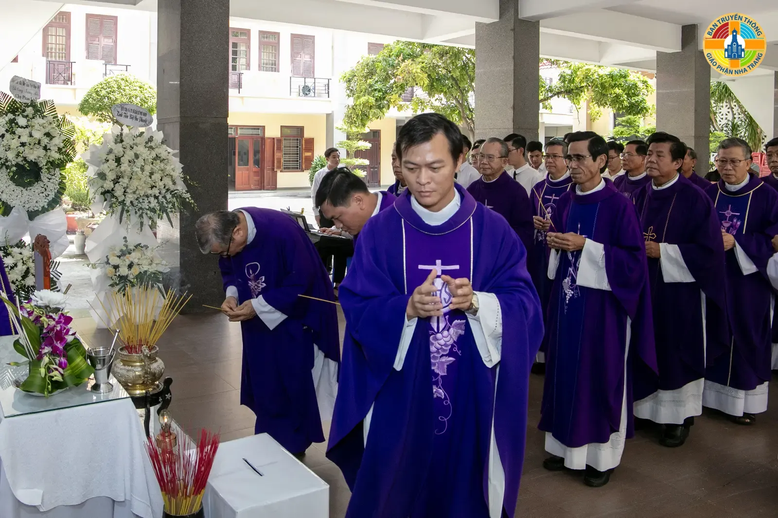Hình Ảnh và Toàn văn bài giảng trong Thánh Lễ cầu nguyện cho Linh Hồn Linh Mục PHAOLÔ TRƯƠNG ĐỨC THẮNG - Linh mục các Giáo hạt thuộc miền Ninh Thuận - Ảnh 1