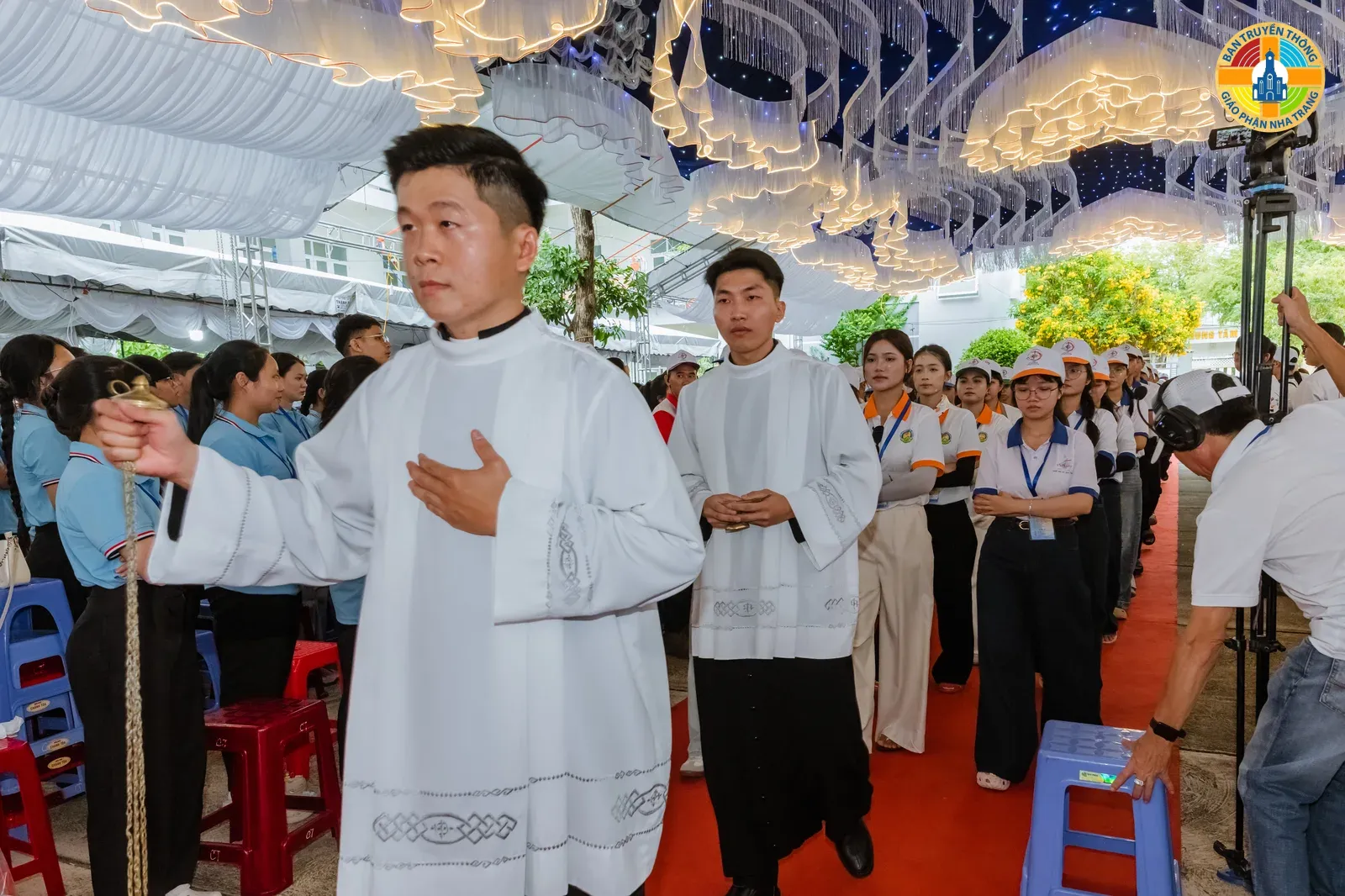 Video Nghi Thức Khai Mạc Đại Hội Giáo Phận Nha Trang: Sứ Mạng Ánh Sáng Ki-tô Hữu - Ảnh 3