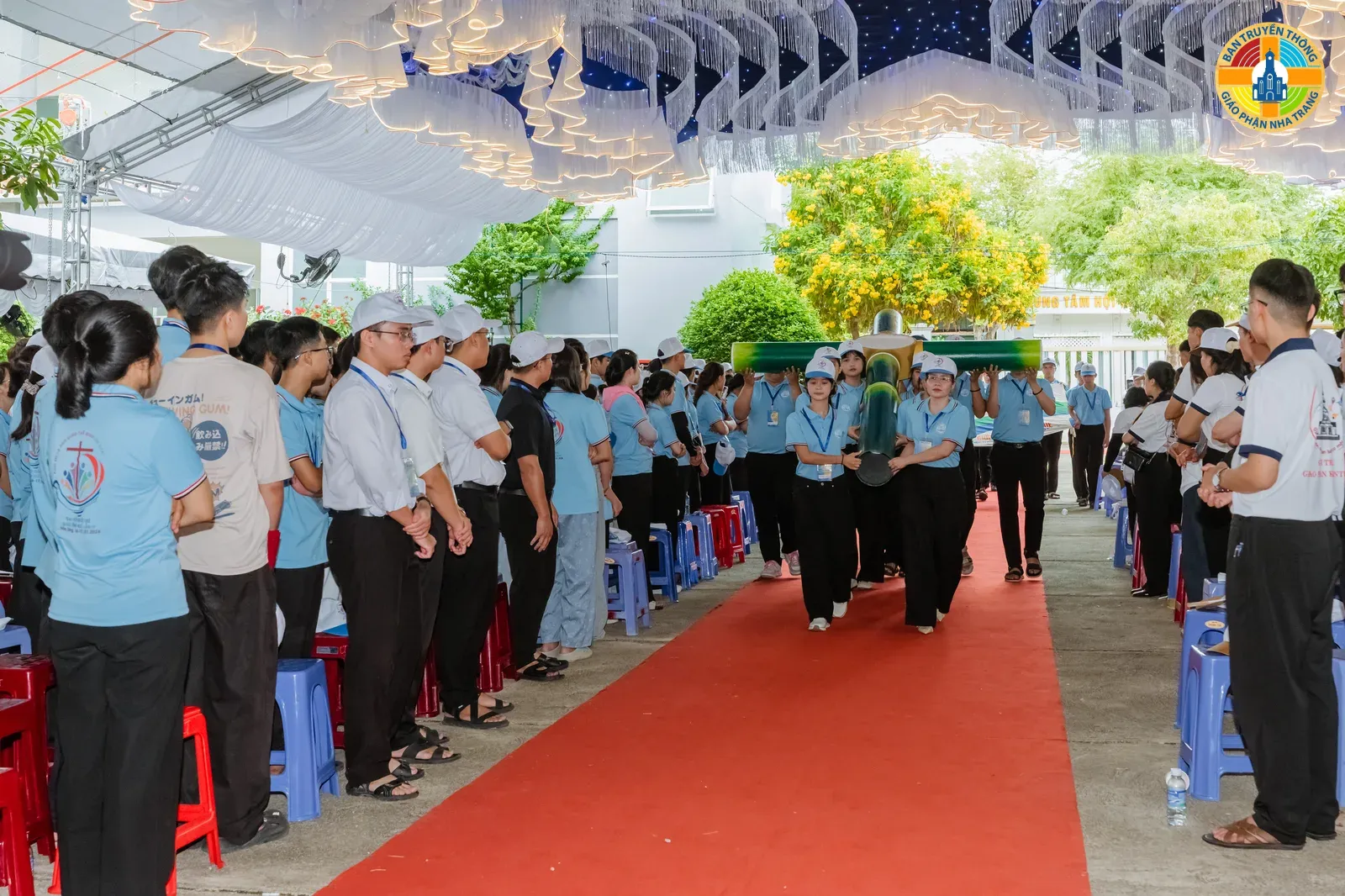 Video Nghi Thức Khai Mạc Đại Hội Giáo Phận Nha Trang: Sứ Mạng Ánh Sáng Ki-tô Hữu - Ảnh 4