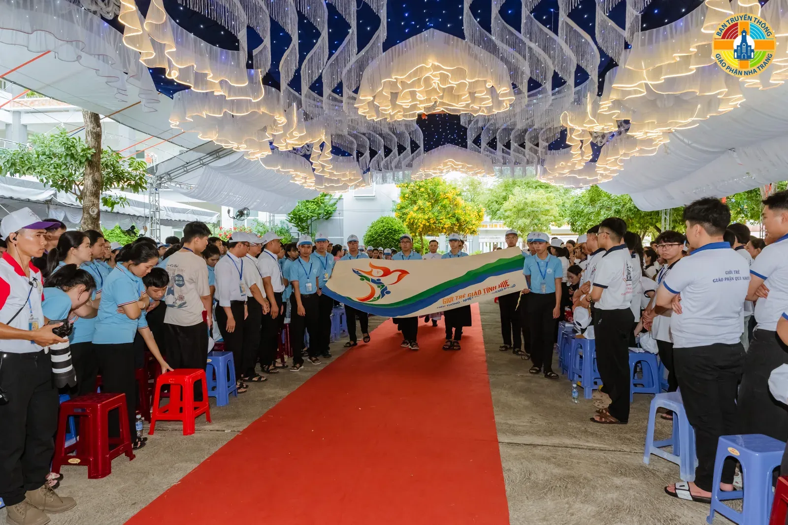 Video Nghi Thức Khai Mạc Đại Hội Giáo Phận Nha Trang: Sứ Mạng Ánh Sáng Ki-tô Hữu - Ảnh 5