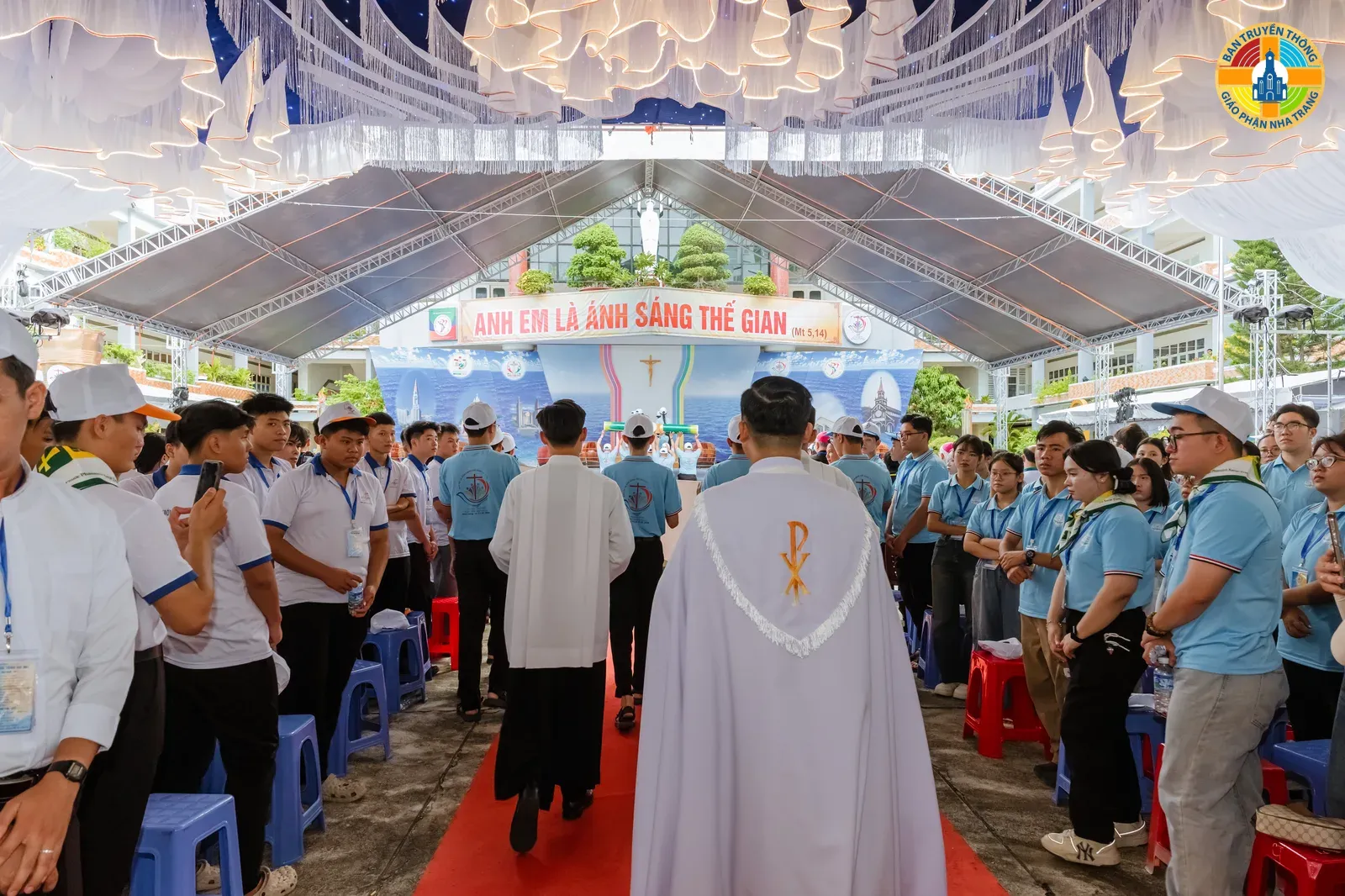 Video Nghi Thức Khai Mạc Đại Hội Giáo Phận Nha Trang: Sứ Mạng Ánh Sáng Ki-tô Hữu - Ảnh 8