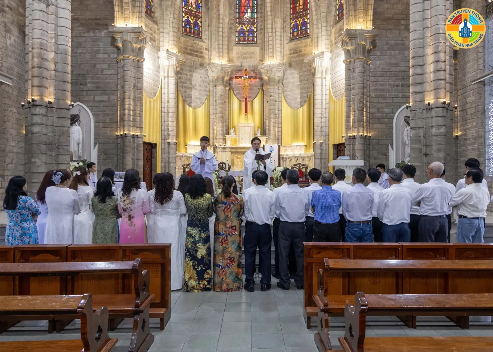 Giáo xứ Chánh Tòa Nha Trang Hân Hoan Đón Các Tín Hữu Mới Qua Các Bí Tích Khai Tâm - Ảnh 6