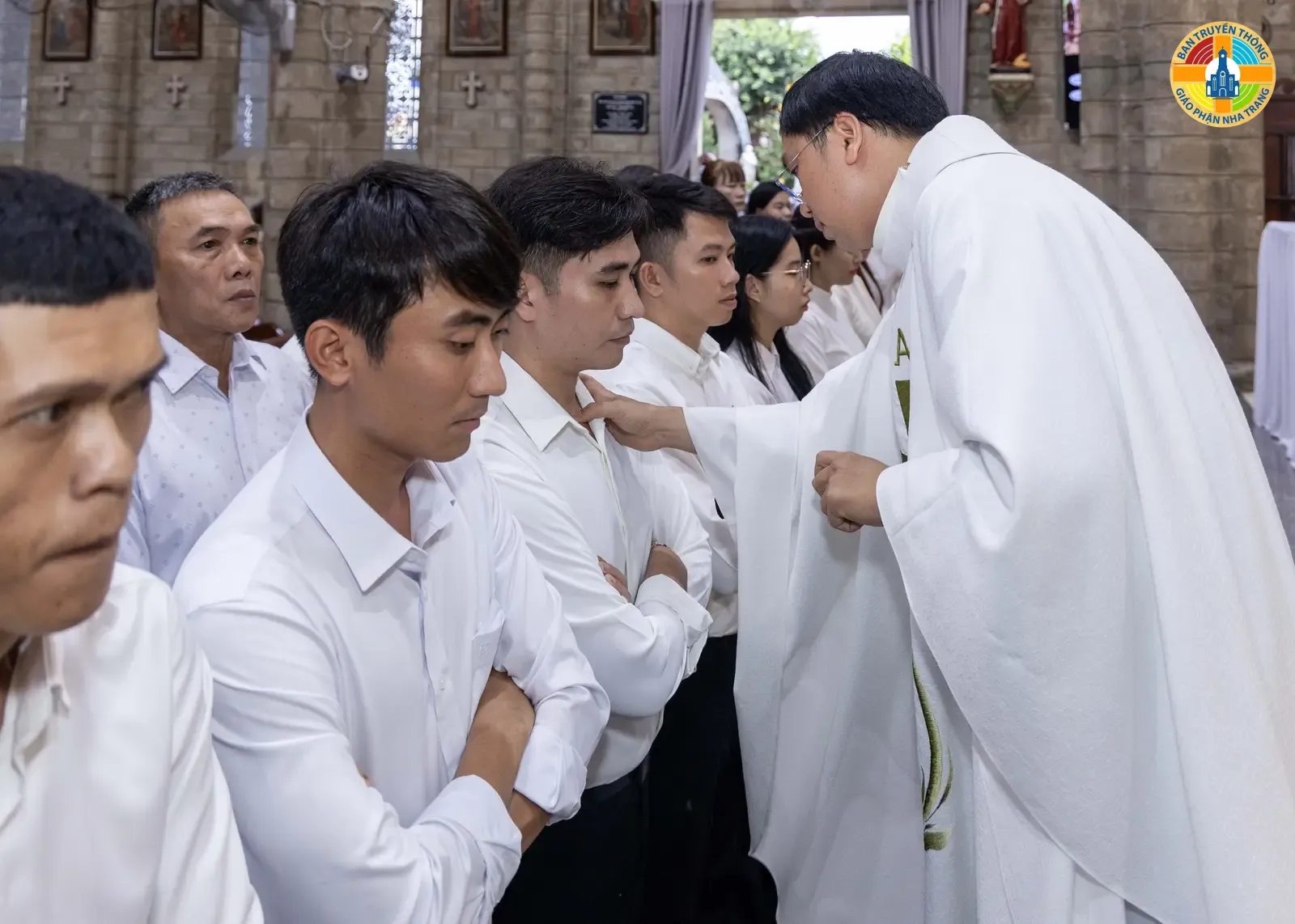 Giáo xứ Chánh Tòa Nha Trang Hân Hoan Đón Các Tín Hữu Mới Qua Các Bí Tích Khai Tâm - Ảnh 8