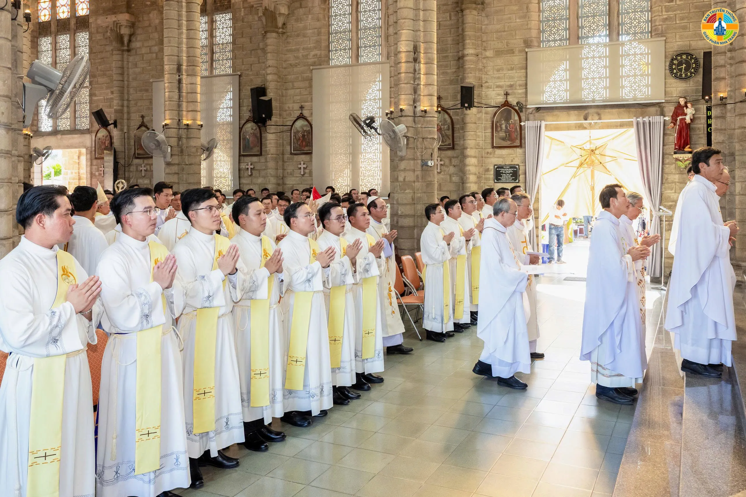 Sứ Điệp Giáng Sinh Trong Kỷ Nguyên Số: Từ Hài Nhi Nơi Máng Cỏ Đến Sự Hiện Diện Đích Thực Trên Mạng Xã Hội - Ảnh 4