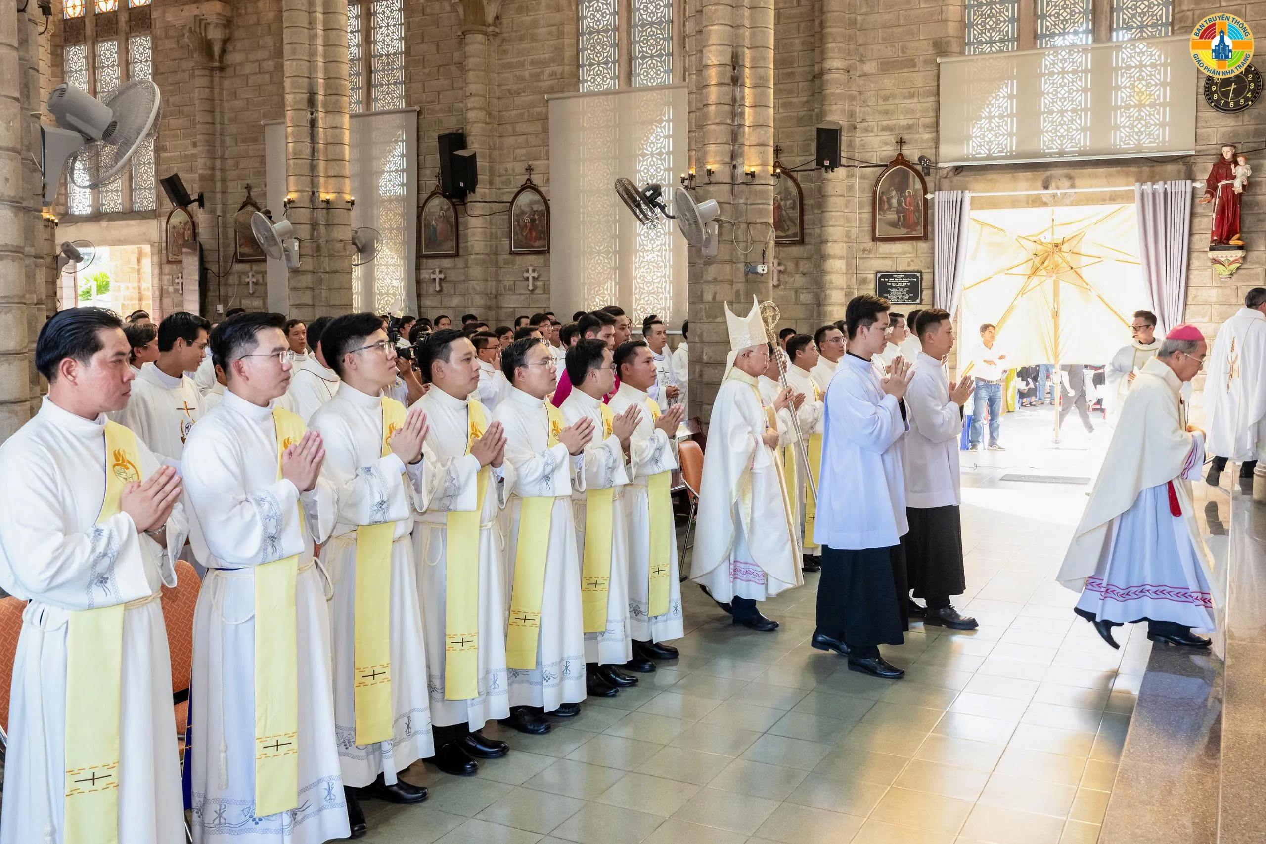Sứ Điệp Giáng Sinh Trong Kỷ Nguyên Số: Từ Hài Nhi Nơi Máng Cỏ Đến Sự Hiện Diện Đích Thực Trên Mạng Xã Hội - Ảnh 5
