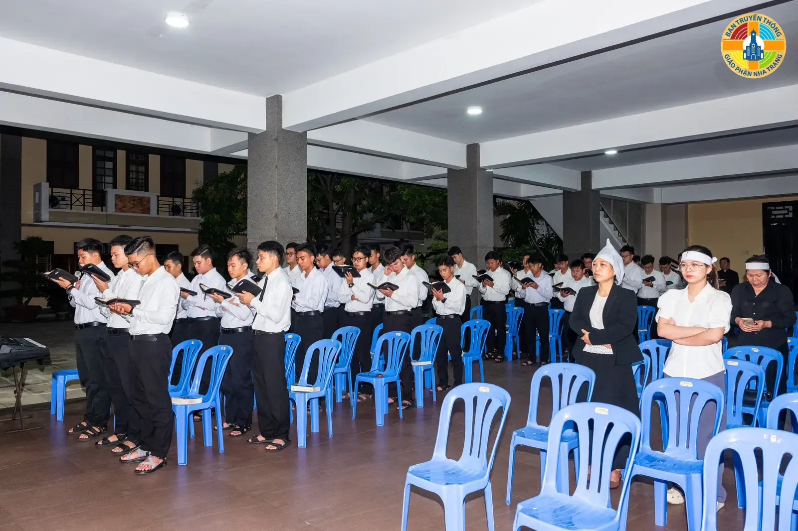 Thánh lễ cầu nguyện cho Linh Hồn Linh Mục PHAOLÔ TRƯƠNG ĐỨC THẮNG vào lúc 5g00 tại Tòa Giám Mục Nha Trang - Ảnh 4