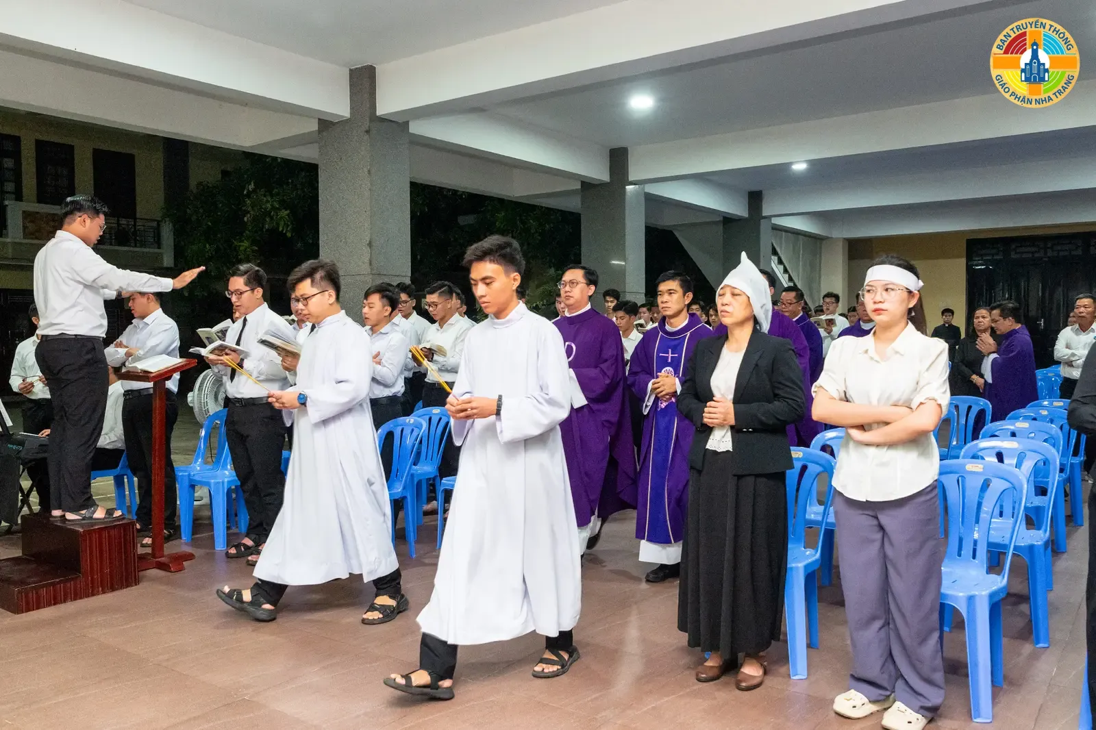 Thánh lễ cầu nguyện cho Linh Hồn Linh Mục PHAOLÔ TRƯƠNG ĐỨC THẮNG vào lúc 5g00 tại Tòa Giám Mục Nha Trang - Ảnh 8