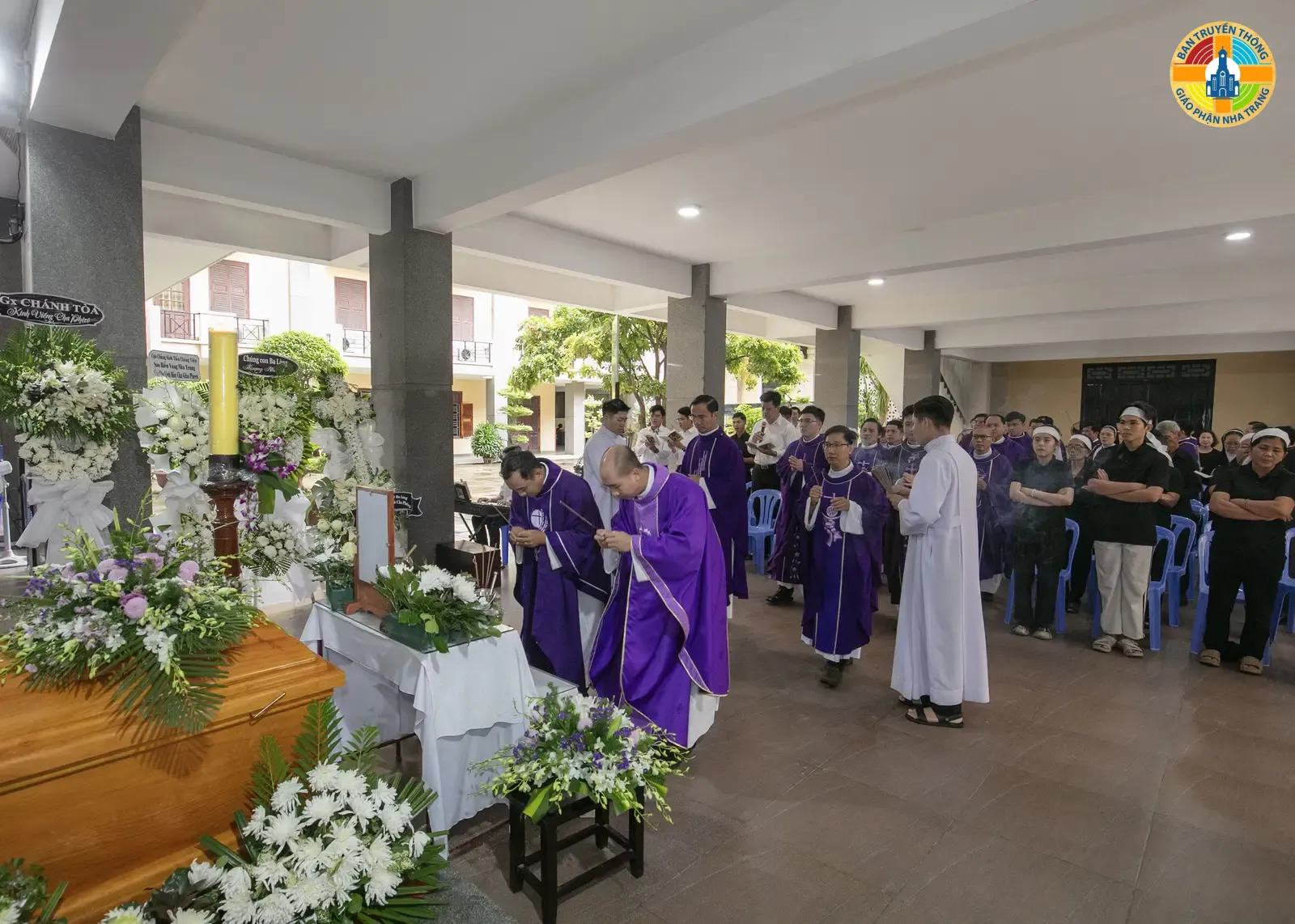 Thánh lễ cầu nguyện cho Linh Hồn Linh Mục Phêrô Trương Trãi của các Linh mục các Giáo hạt Diên Khánh, Vạn Ninh và Ninh Hòa - Ảnh 9