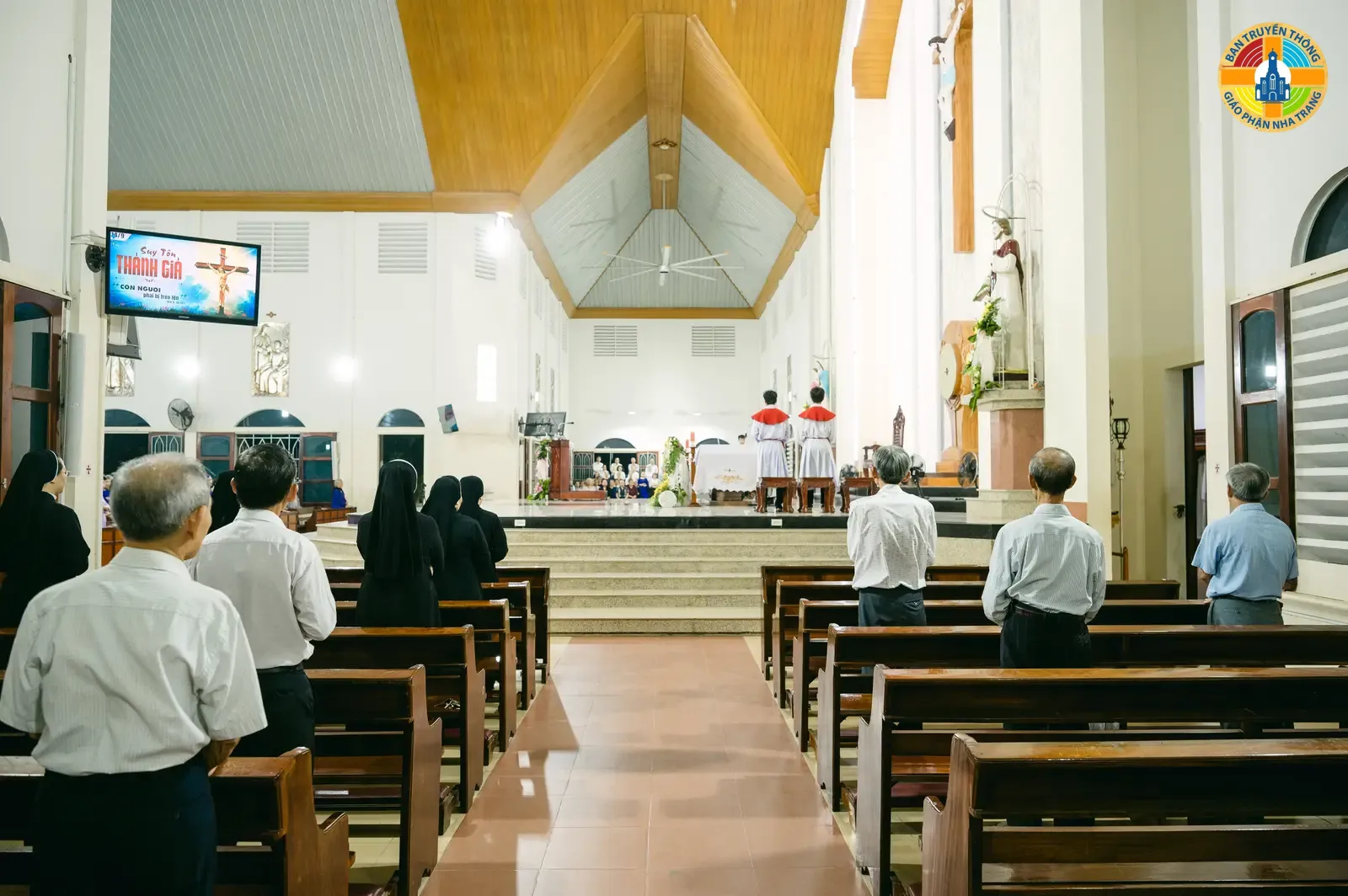 Thánh Lễ Suy Tôn Thánh Giá: Bổn Mạng Ba Hiệp Hội Mến Thánh Giá Huế - Qui Nhơn và Nha Trang tại Giáo xứ Hòa Nghĩa - Ảnh 12