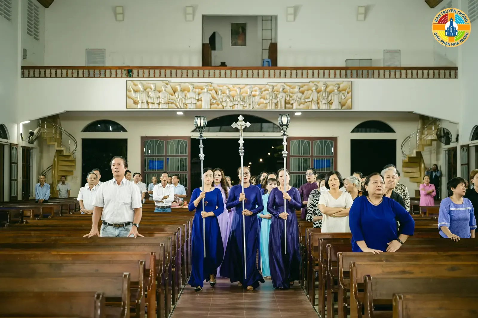 Thánh Lễ Suy Tôn Thánh Giá: Bổn Mạng Ba Hiệp Hội Mến Thánh Giá Huế - Qui Nhơn và Nha Trang tại Giáo xứ Hòa Nghĩa - Ảnh 2