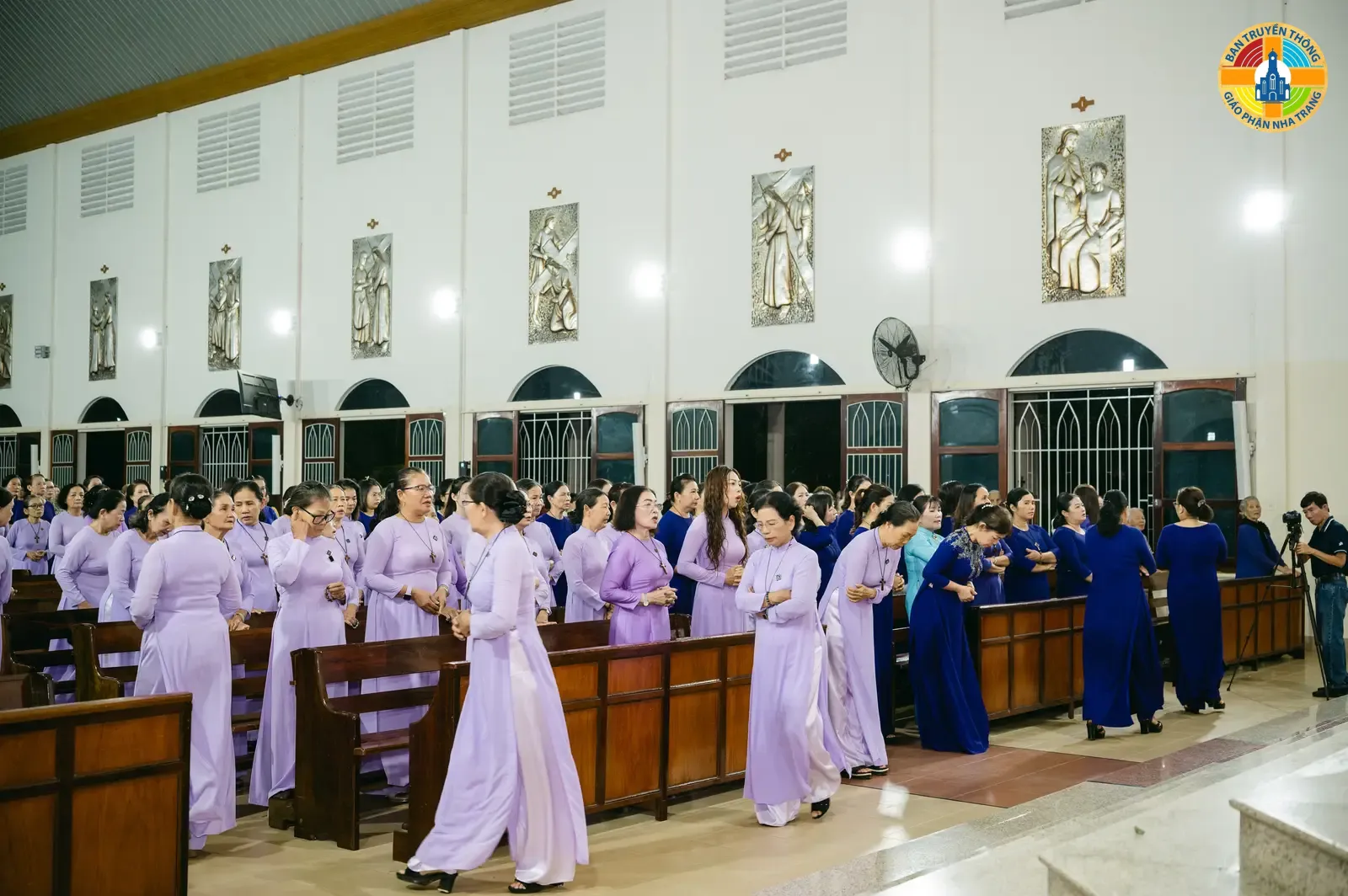 Thánh Lễ Suy Tôn Thánh Giá: Bổn Mạng Ba Hiệp Hội Mến Thánh Giá Huế - Qui Nhơn và Nha Trang tại Giáo xứ Hòa Nghĩa - Ảnh 3