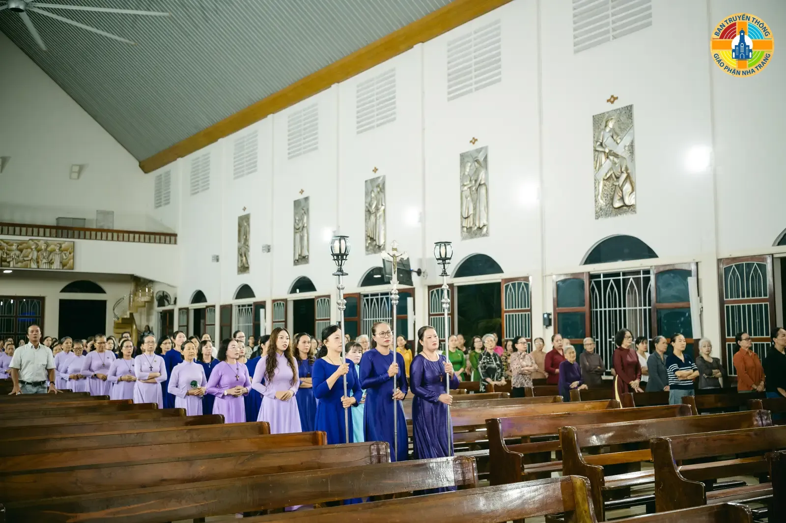 Thánh Lễ Suy Tôn Thánh Giá: Bổn Mạng Ba Hiệp Hội Mến Thánh Giá Huế - Qui Nhơn và Nha Trang tại Giáo xứ Hòa Nghĩa - Ảnh 4