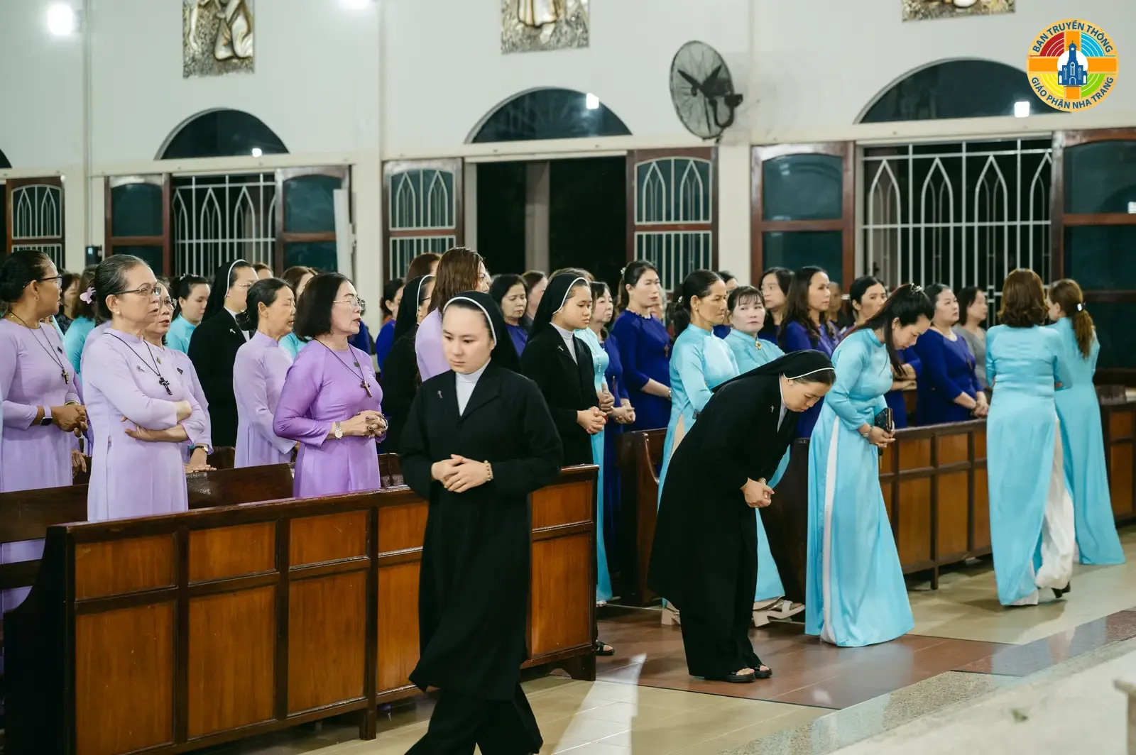 Thánh Lễ Suy Tôn Thánh Giá: Bổn Mạng Ba Hiệp Hội Mến Thánh Giá Huế - Qui Nhơn và Nha Trang tại Giáo xứ Hòa Nghĩa - Ảnh 5