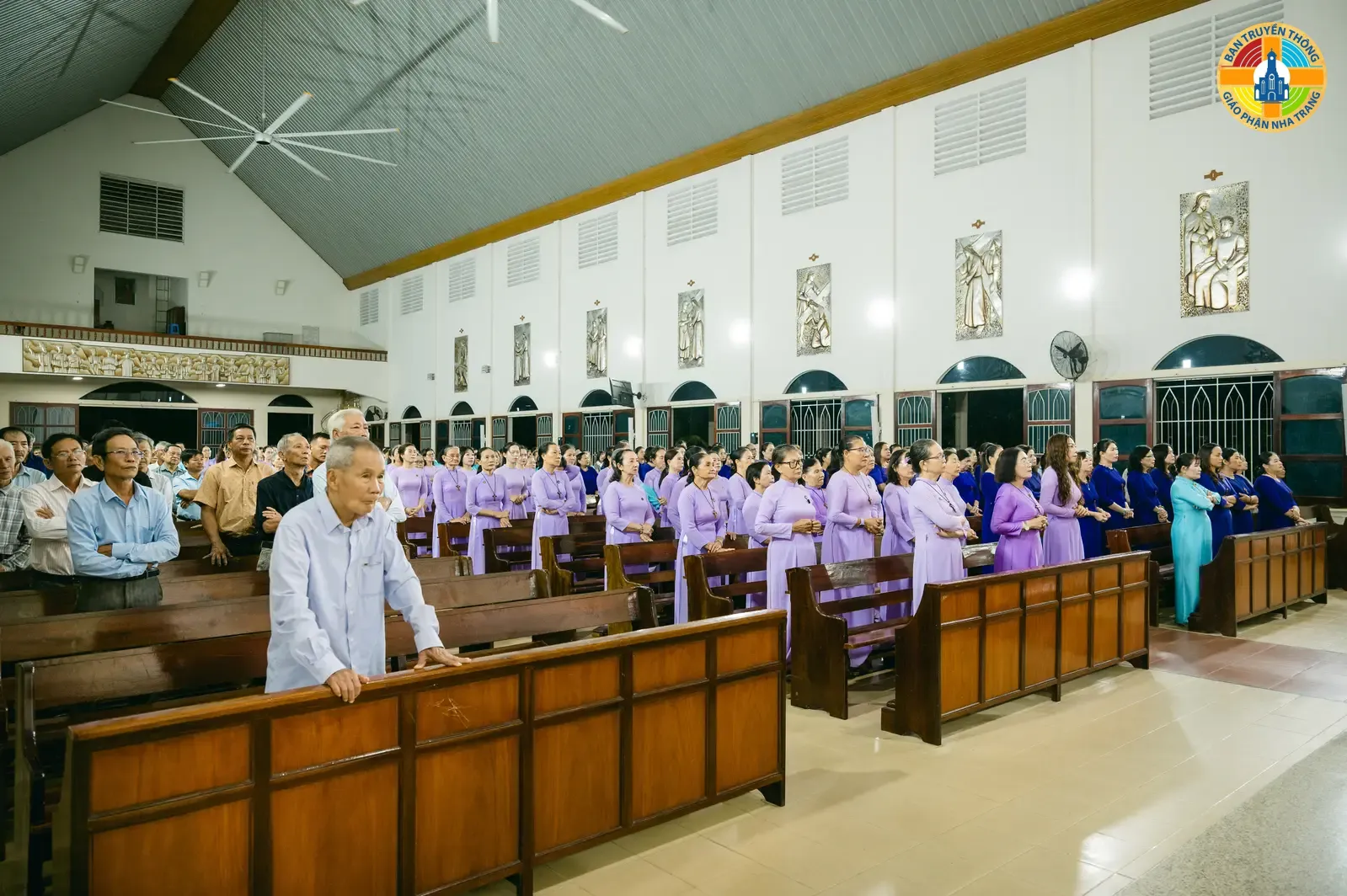 Thánh Lễ Suy Tôn Thánh Giá: Bổn Mạng Ba Hiệp Hội Mến Thánh Giá Huế - Qui Nhơn và Nha Trang tại Giáo xứ Hòa Nghĩa - Ảnh 8