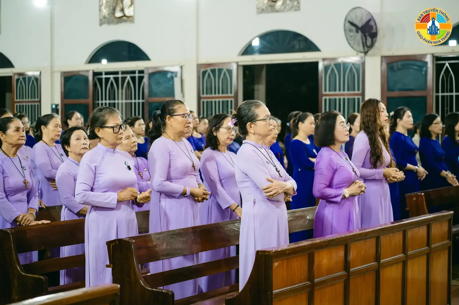 Thánh Lễ Suy Tôn Thánh Giá: Bổn Mạng Ba Hiệp Hội Mến Thánh Giá Huế - Qui Nhơn và Nha Trang tại Giáo xứ Hòa Nghĩa - Ảnh 9