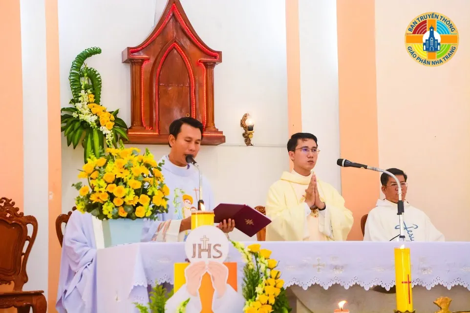 Thánh Lễ Tạ Ơn Đầu Tiên Của Tân Linh Mục Giacôbê Nguyễn Tiến Lộc Tại Giáo Xứ Phan Rang - Ảnh 6