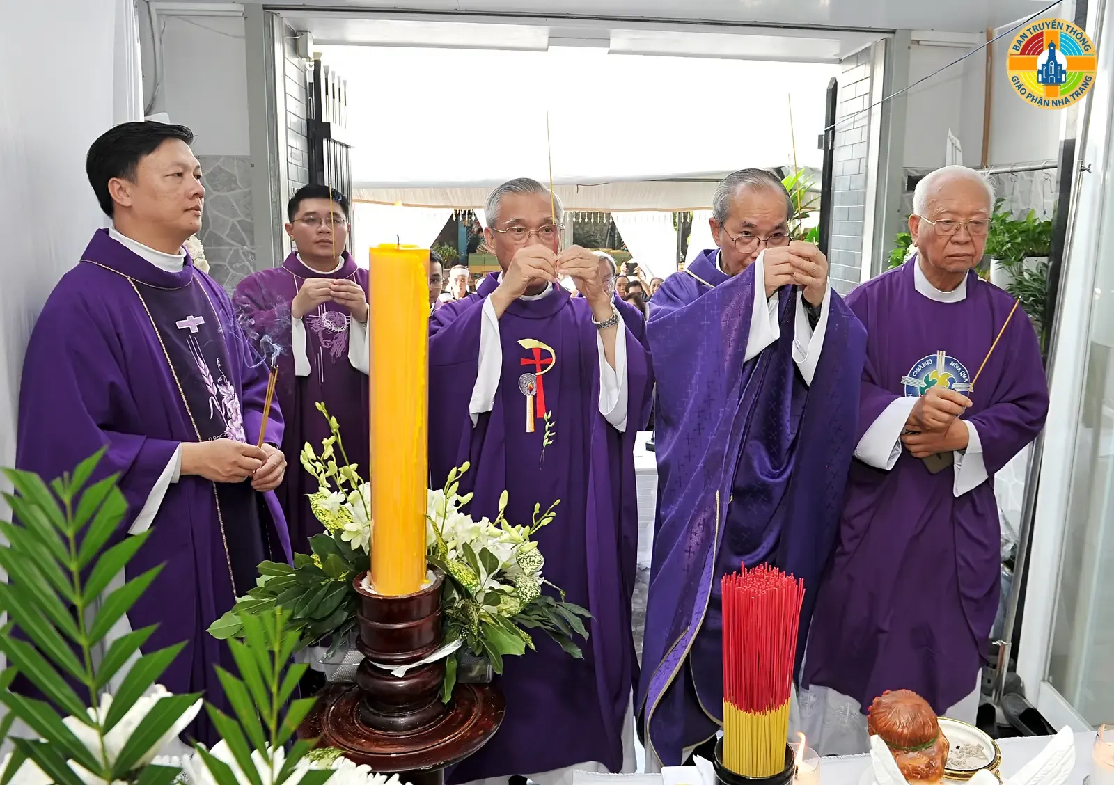 HÌNH ẢNH: Nghi thức Nhập quan và Thánh lễ đưa chân Linh Mục Phêrô Trương Trãi Tại Sài Gòn - Ảnh 3