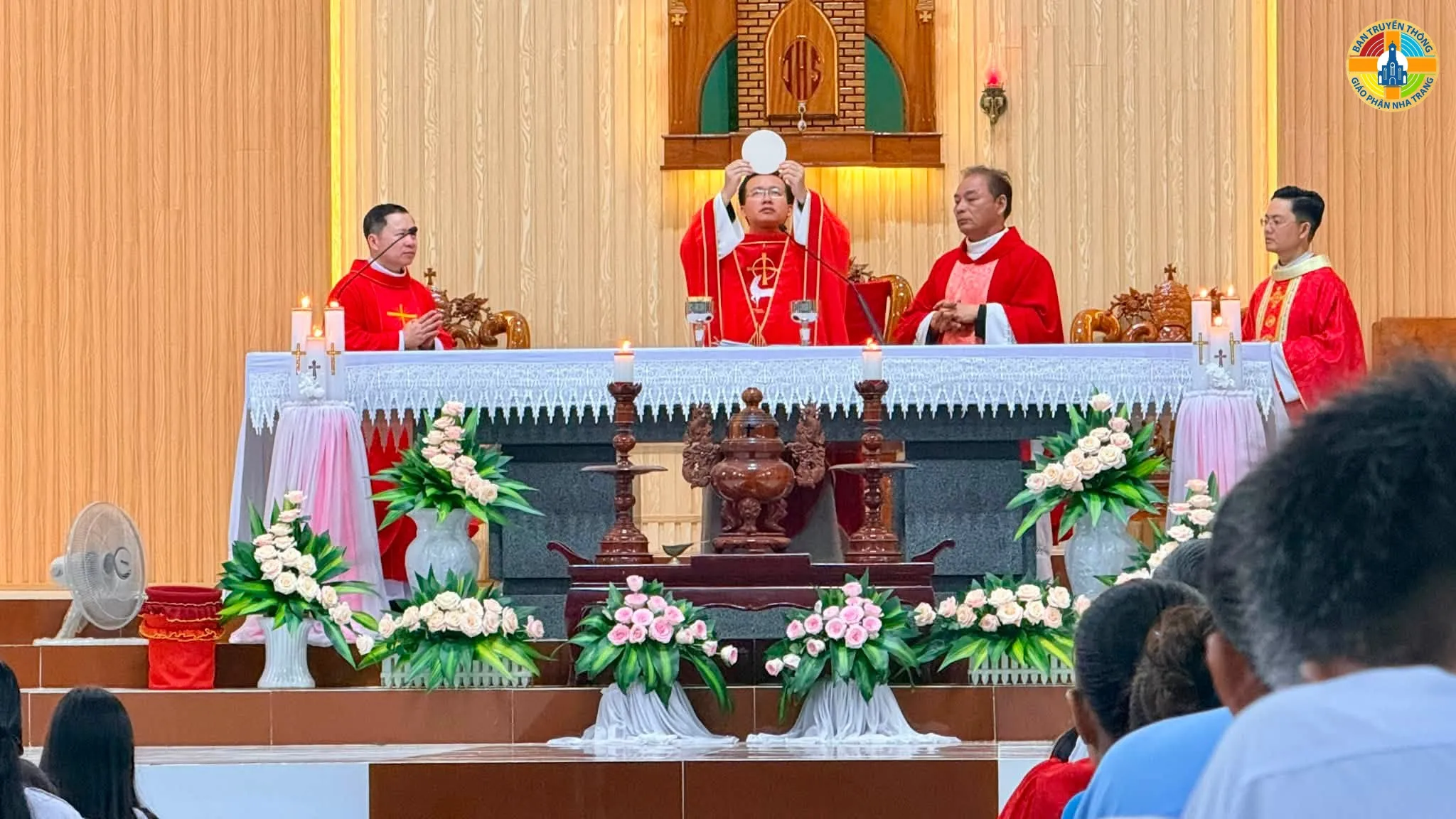 Giáo xứ Triệu Phong long trọng cử hành lễ kính hai Thánh Tông đồ Phêrô và Phaolô