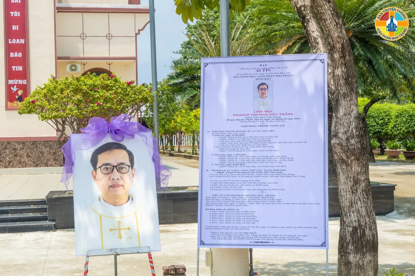 HÌNH ẢNH: Nghi thức tẩn liệm & Thánh lễ đưa chân LINH MỤC PHAOLÔ TRƯƠNG ĐỨC THẮNG tại Nhà thờ Giáo xứ Dục Mỹ
