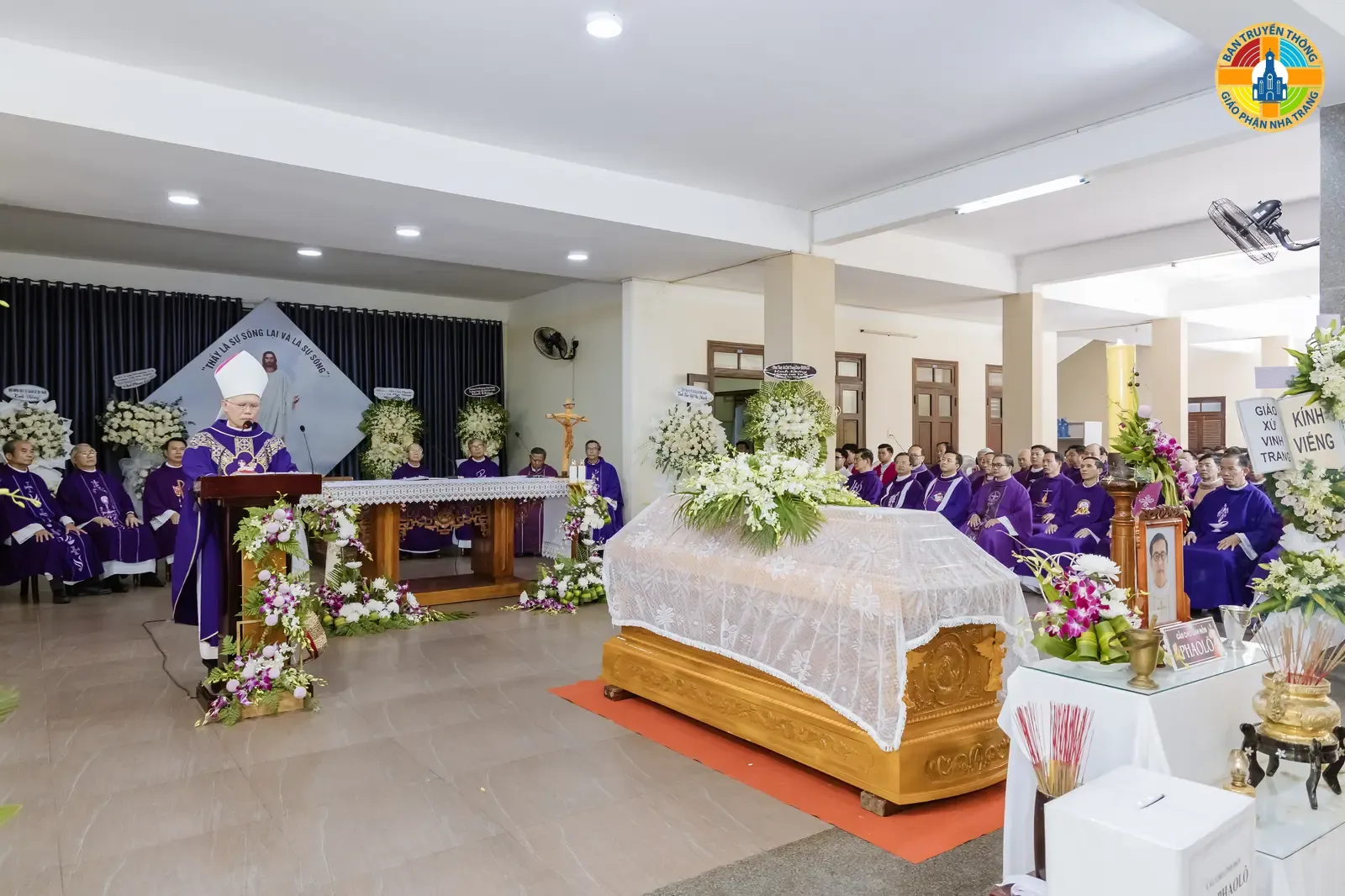 HÌNH ẢNH: Thánh lễ an táng Linh mục Phaolô Trương Đức Thắng tại Tòa Giám Mục Nha trang