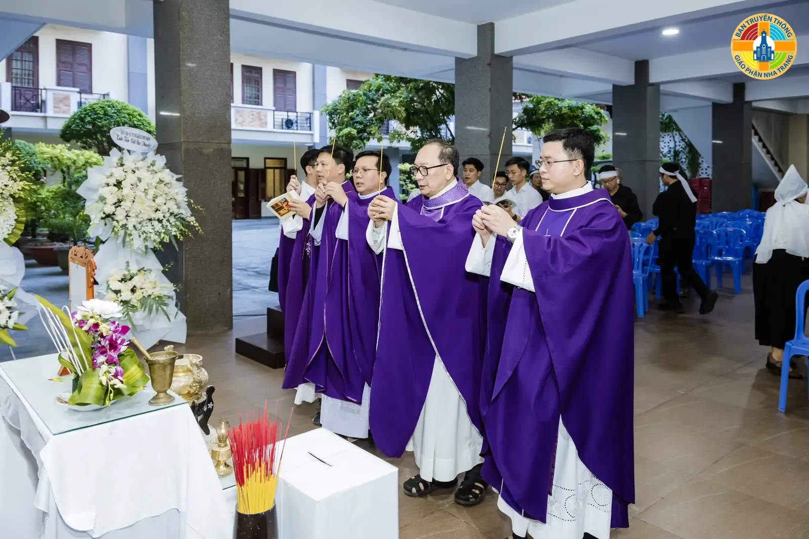 HÌNH ẢNH: Thánh lễ của các Linh mục Hội đồng hương Phú Nhơn cầu nguyện cho Linh hồn Linh Mục Phaolô Trương Đức Thắng